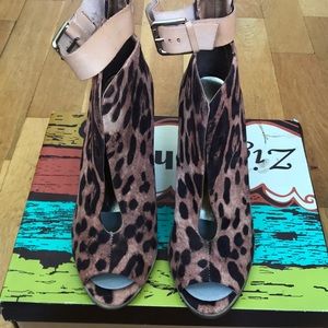 Zigi Soho leopard wedge
